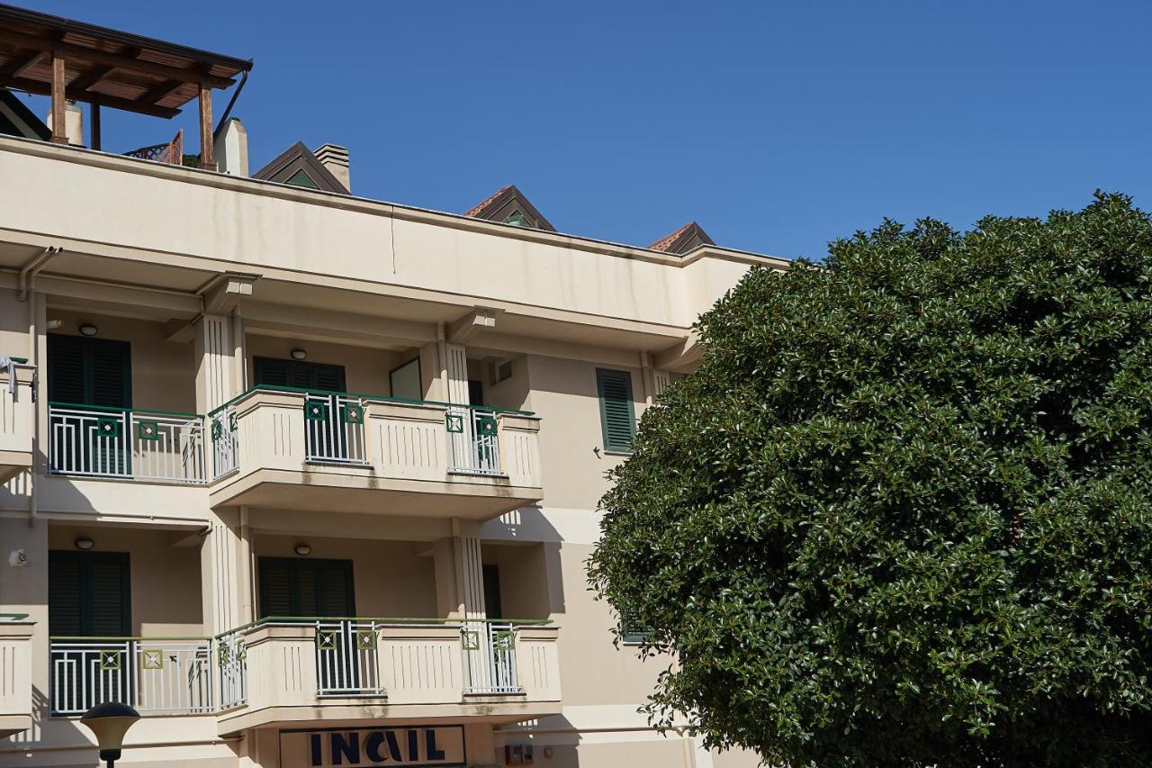 B&B Mary Grace Rossano Stazione Екстер'єр фото